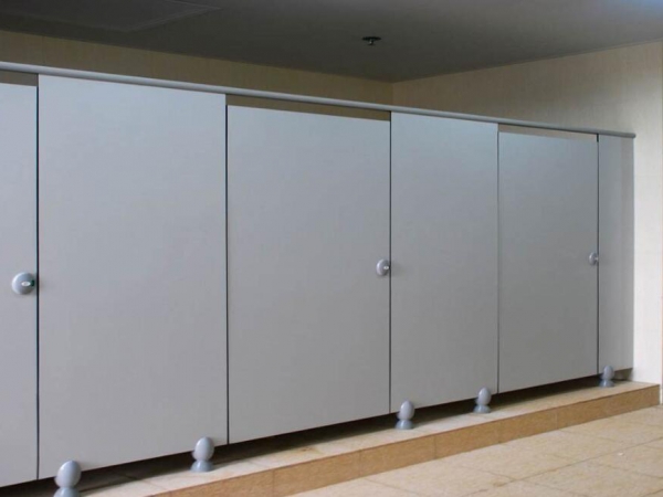 做衛(wèi)生間隔斷都用什么板材的？